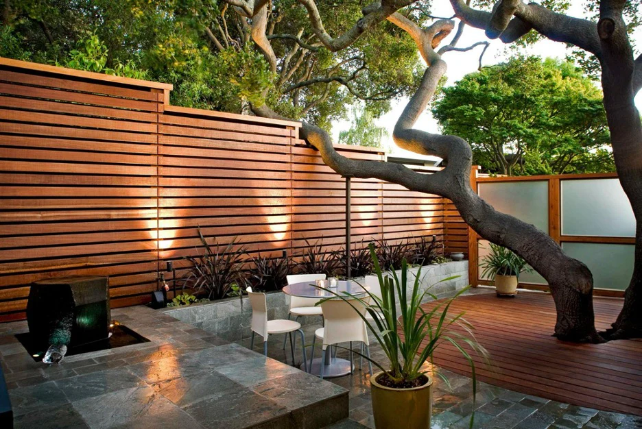 How Modern Fencing Solutions Shape Outdoor Spaces