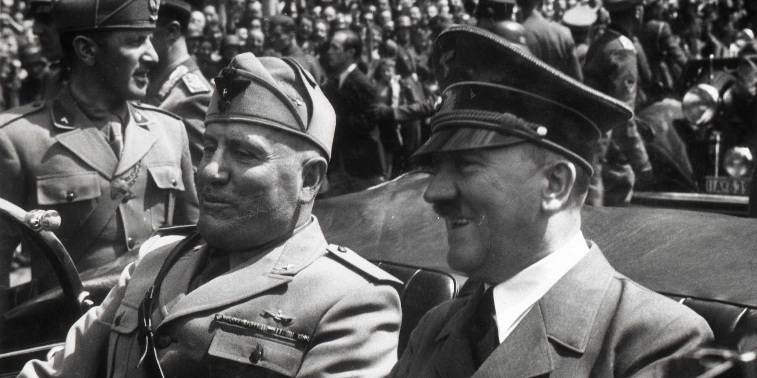 Fascisterne: Understanding the History, Ideology, and Impact of Fascism