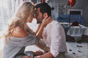 15 Signs You're a Hopeless Romantic in Love